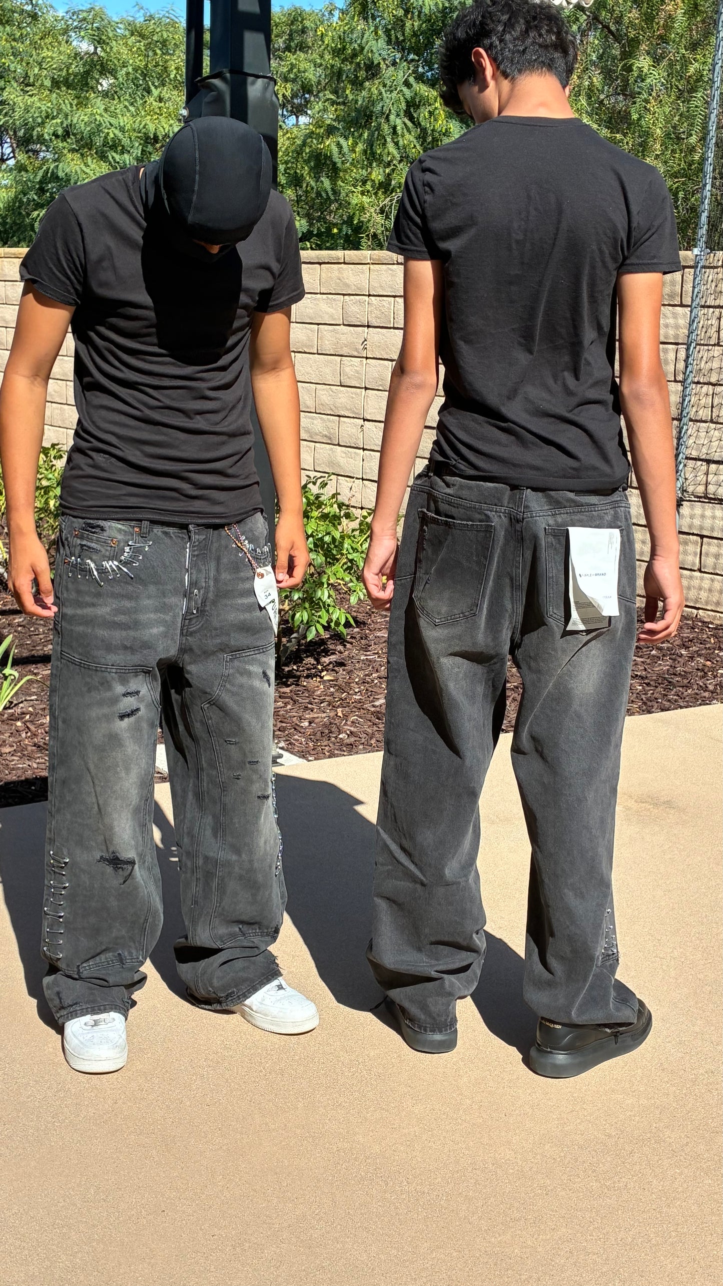 BLACK BAGGY DISTRESSED PURPLE JEANS